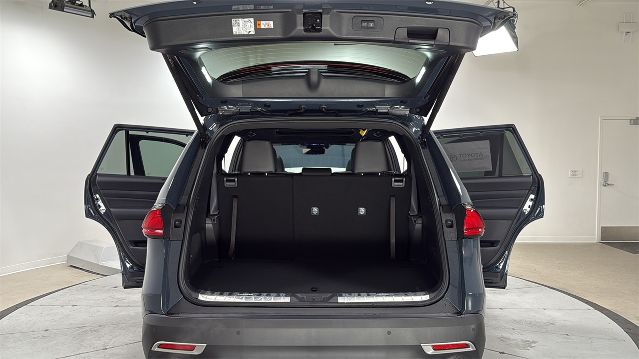 2026 Toyota Grand Highlander Hybrid MAX Platinum photo 13