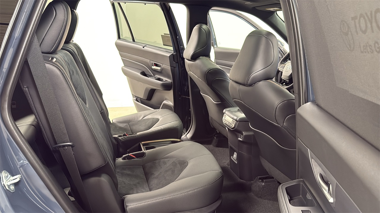2026 Toyota Grand Highlander Hybrid MAX Platinum photo 15