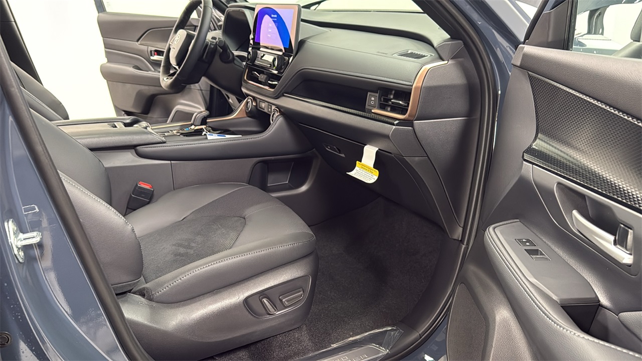 2026 Toyota Grand Highlander Hybrid MAX Platinum photo 16