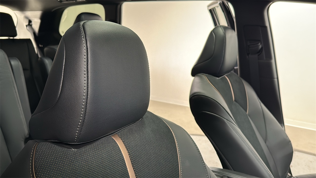 2026 Toyota Grand Highlander Hybrid MAX Platinum photo 17