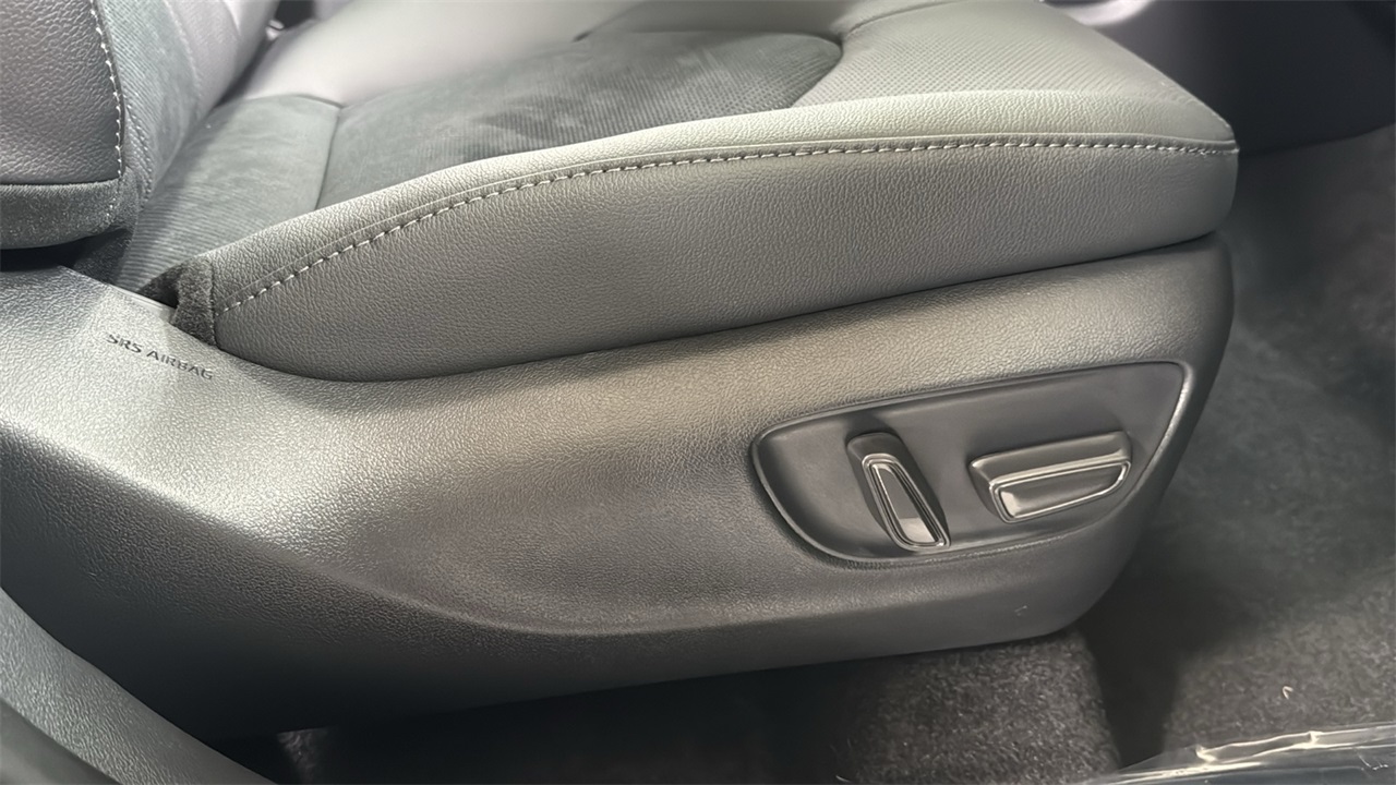 2026 Toyota Grand Highlander Hybrid MAX Platinum photo 18