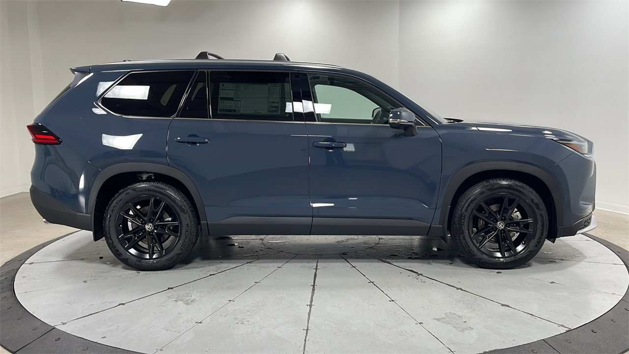 2026 Toyota Grand Highlander Hybrid MAX Platinum photo 4