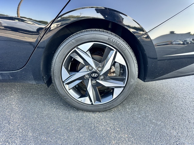 2023 Onyx Black Hyundai Elantra Limited FWD Sedan