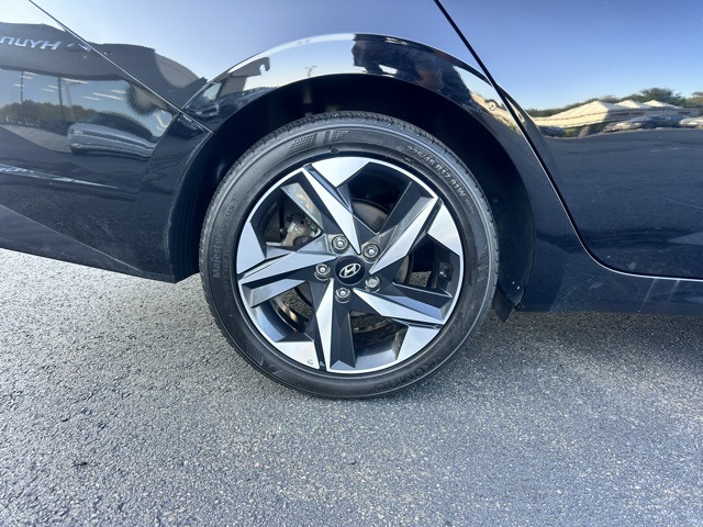 2023 Onyx Black Hyundai Elantra Limited FWD Sedan