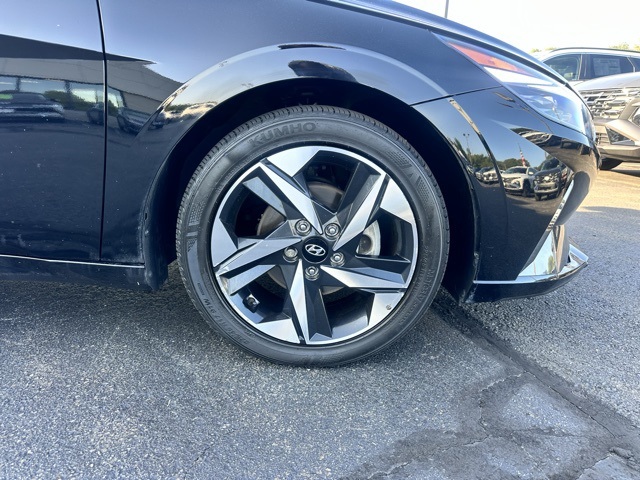 2023 Onyx Black Hyundai Elantra Limited FWD Sedan