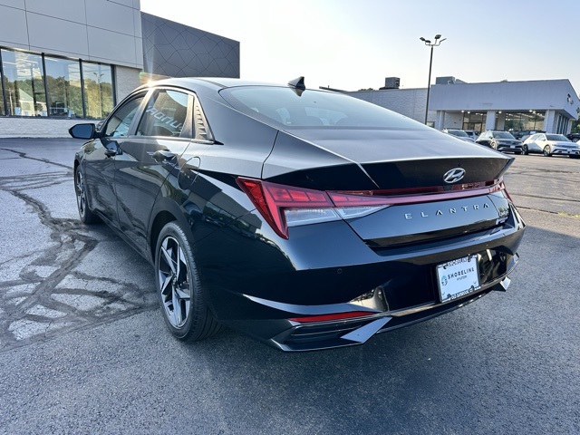 2023 Onyx Black Hyundai Elantra Limited FWD Sedan
