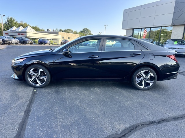 2023 Onyx Black Hyundai Elantra Limited FWD Sedan