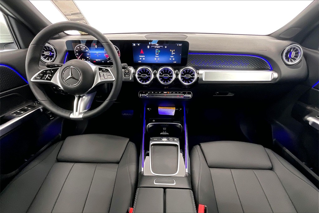 2025 Mercedes Benz GLB 250 4MATIC photo 2