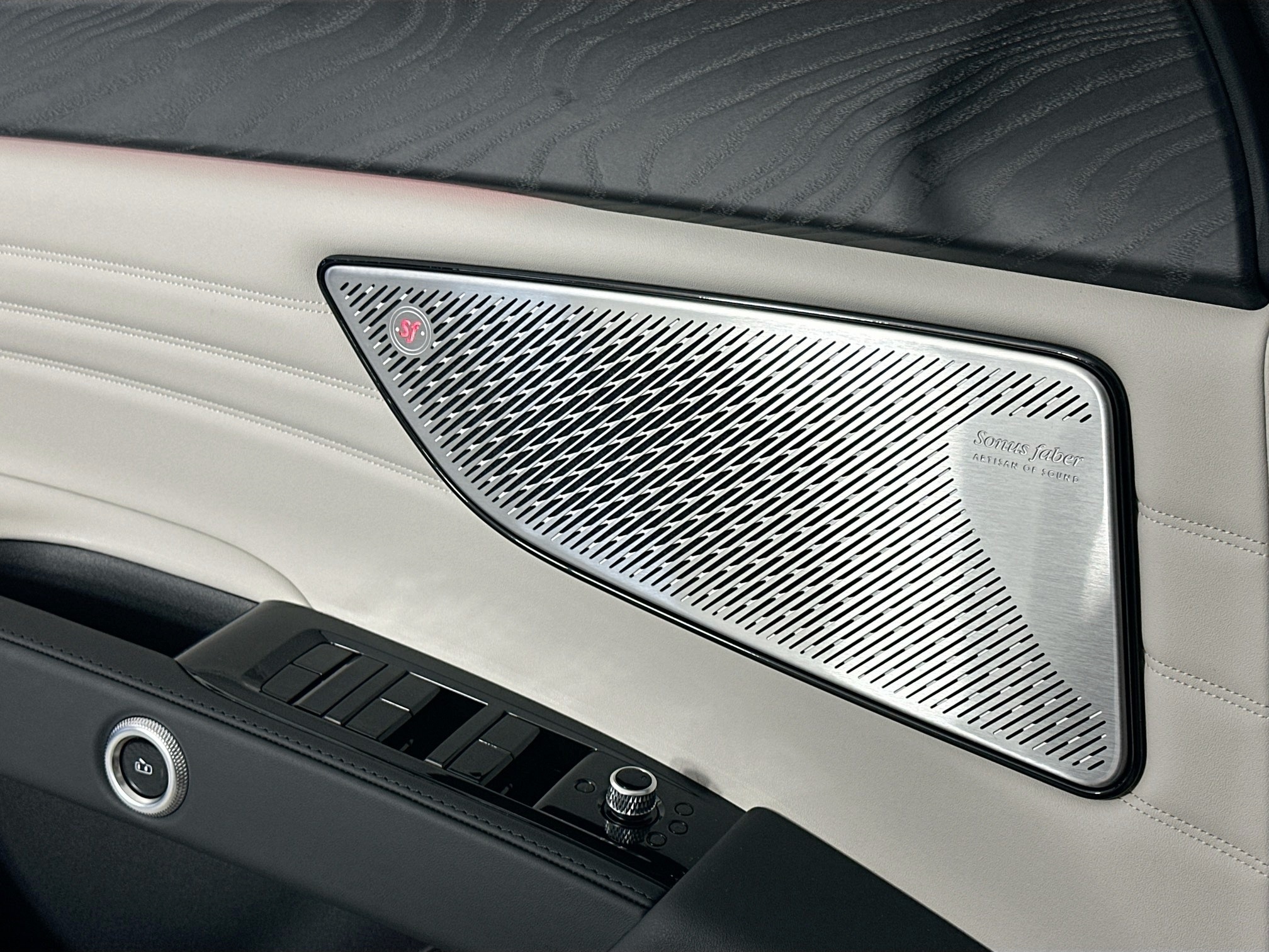 new 2026 Maserati Grecale car, priced at $94,875