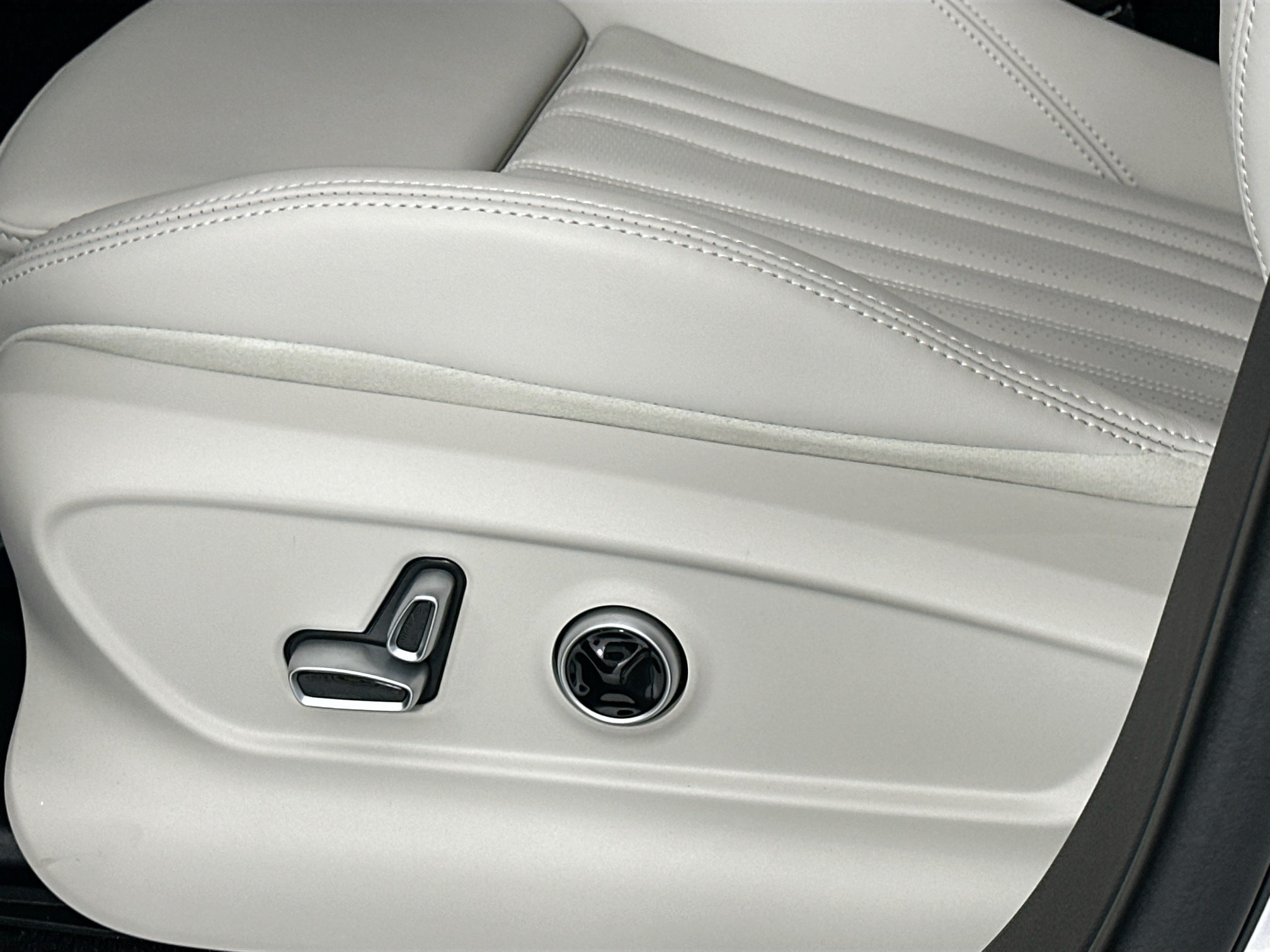 new 2026 Maserati Grecale car, priced at $94,875