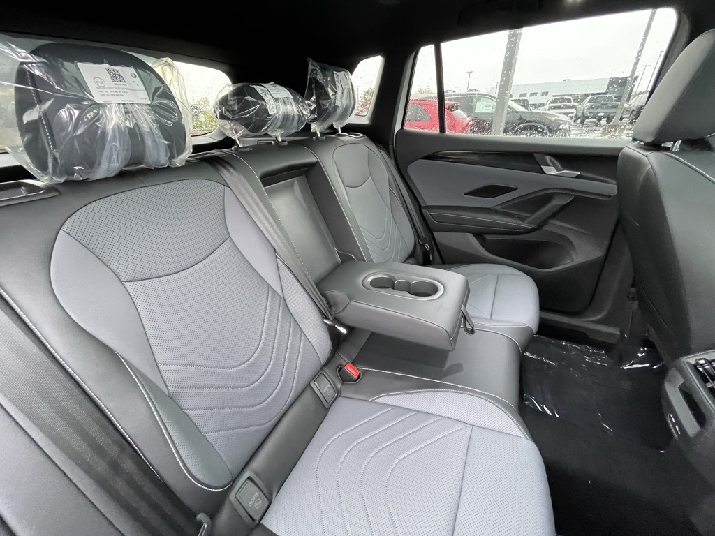 2025 Volkswagen Tiguan SE R-Line Black photo 2