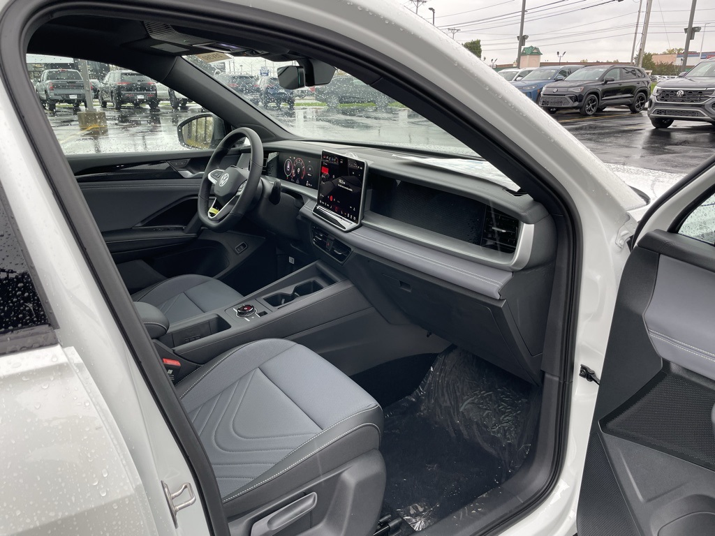 2025 Volkswagen Tiguan SE R-Line Black photo 3