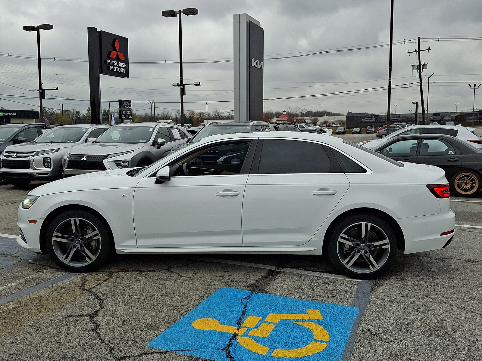 2018 Audi A4 2.0T Premium Plus photo 3