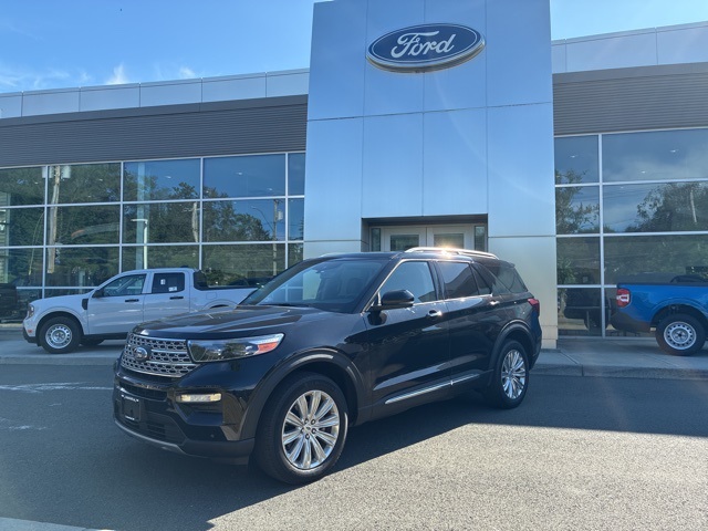 2022 Black Ford Explorer Limited SUV