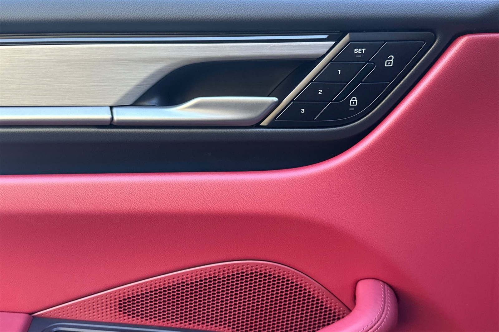 2025 Porsche Macan Electric photo 13