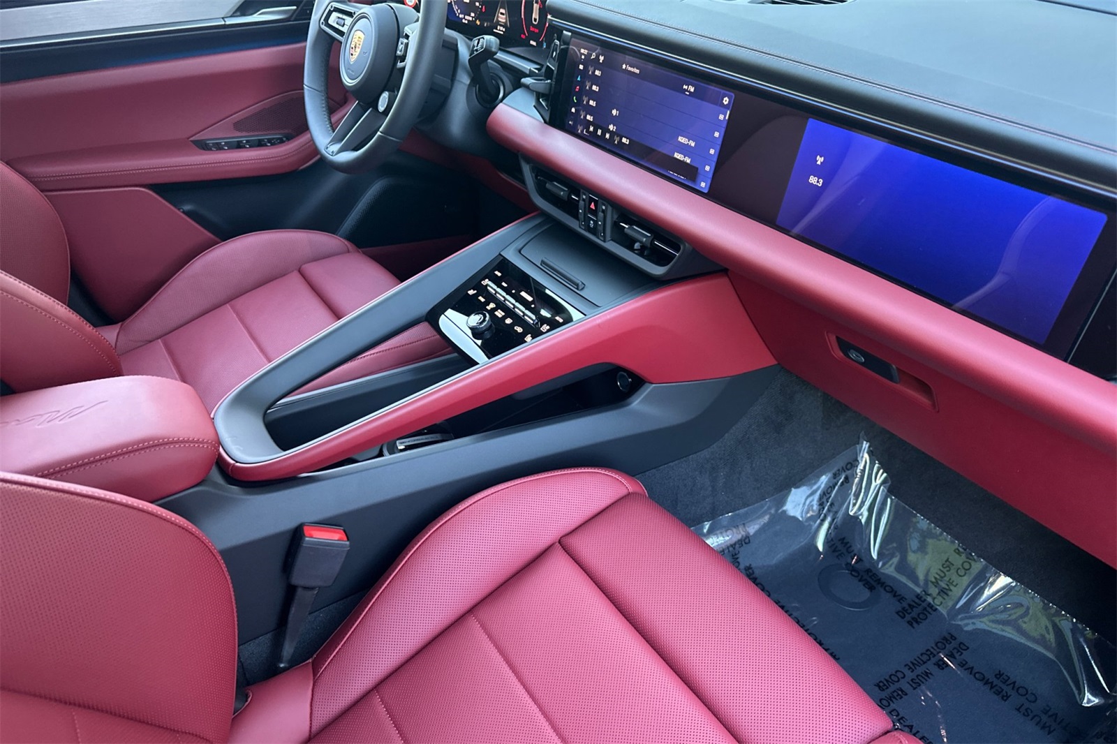 2025 Porsche Macan Electric photo 17