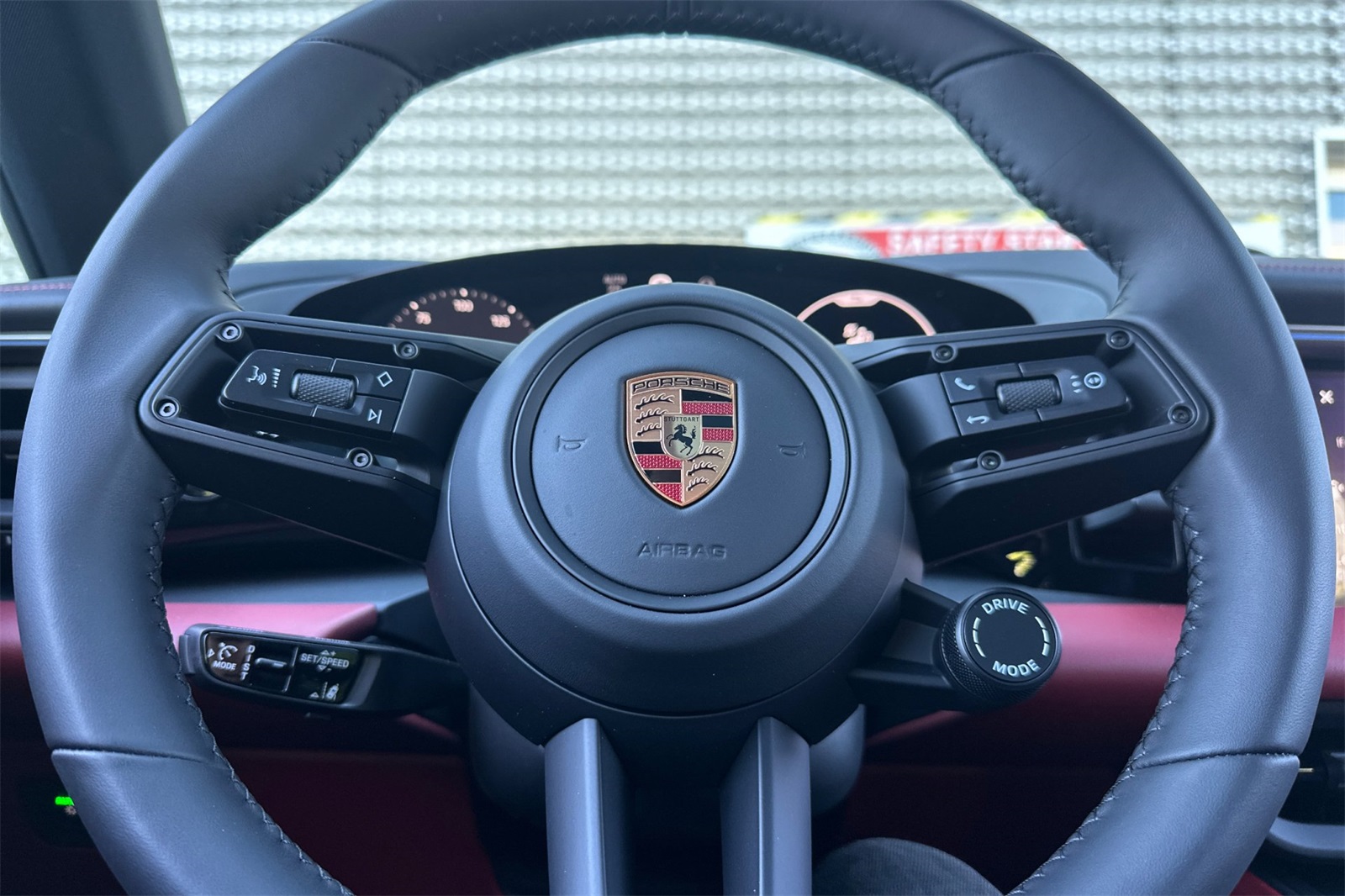 2025 Porsche Macan Electric photo 24