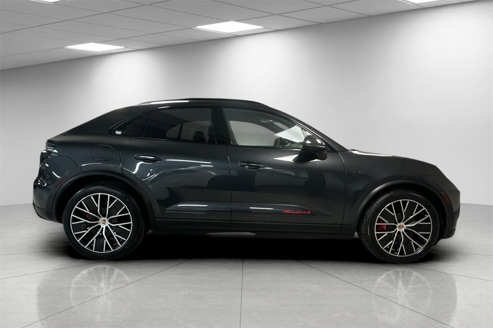 2025 Porsche Macan Electric photo 9