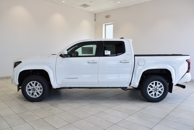 2025 Toyota Tacoma SR5 Double Cab photo 3