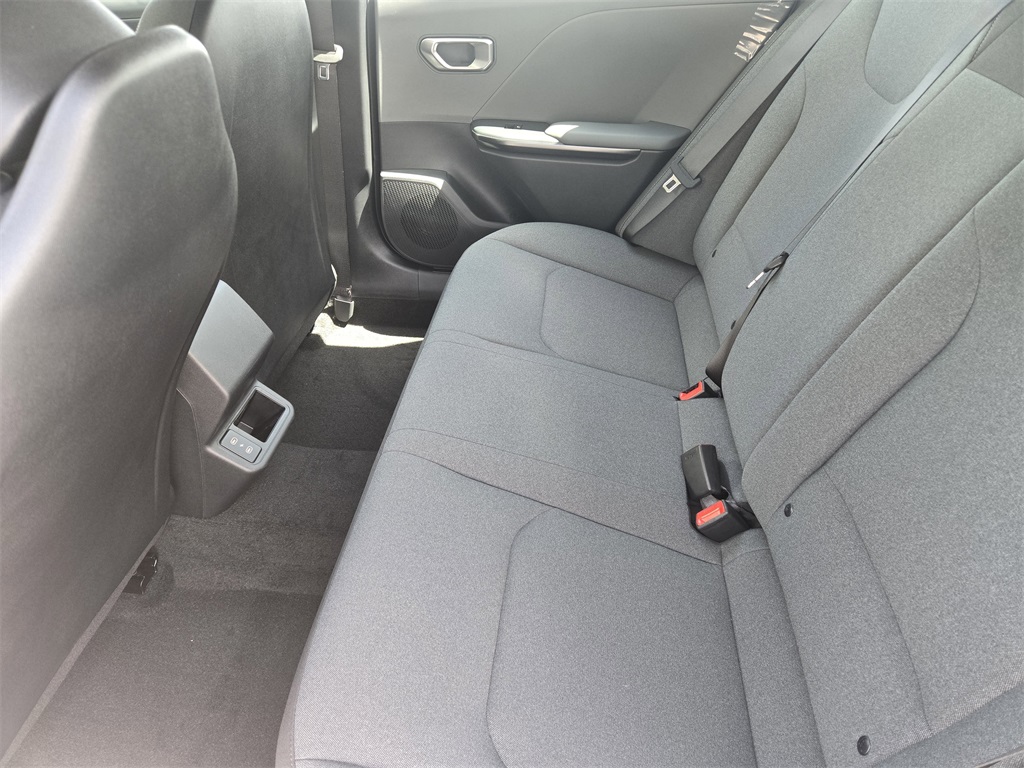 2025 Kia K4 LXS photo 16