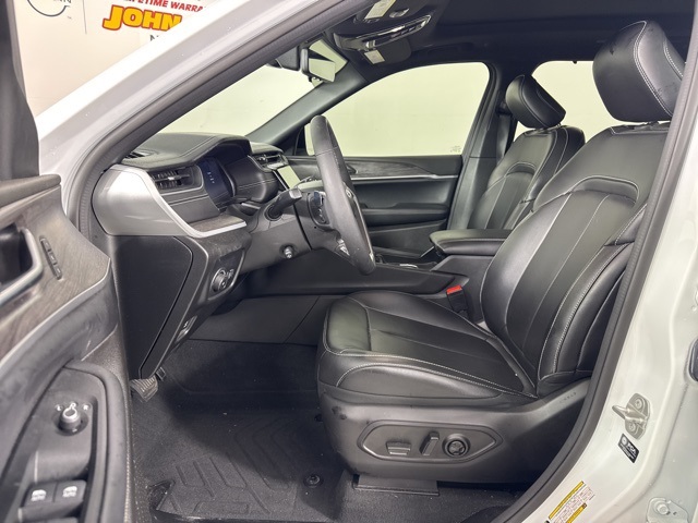 2024 Bright White Clearcoat Jeep Grand Cherokee L Limited RWD SUV