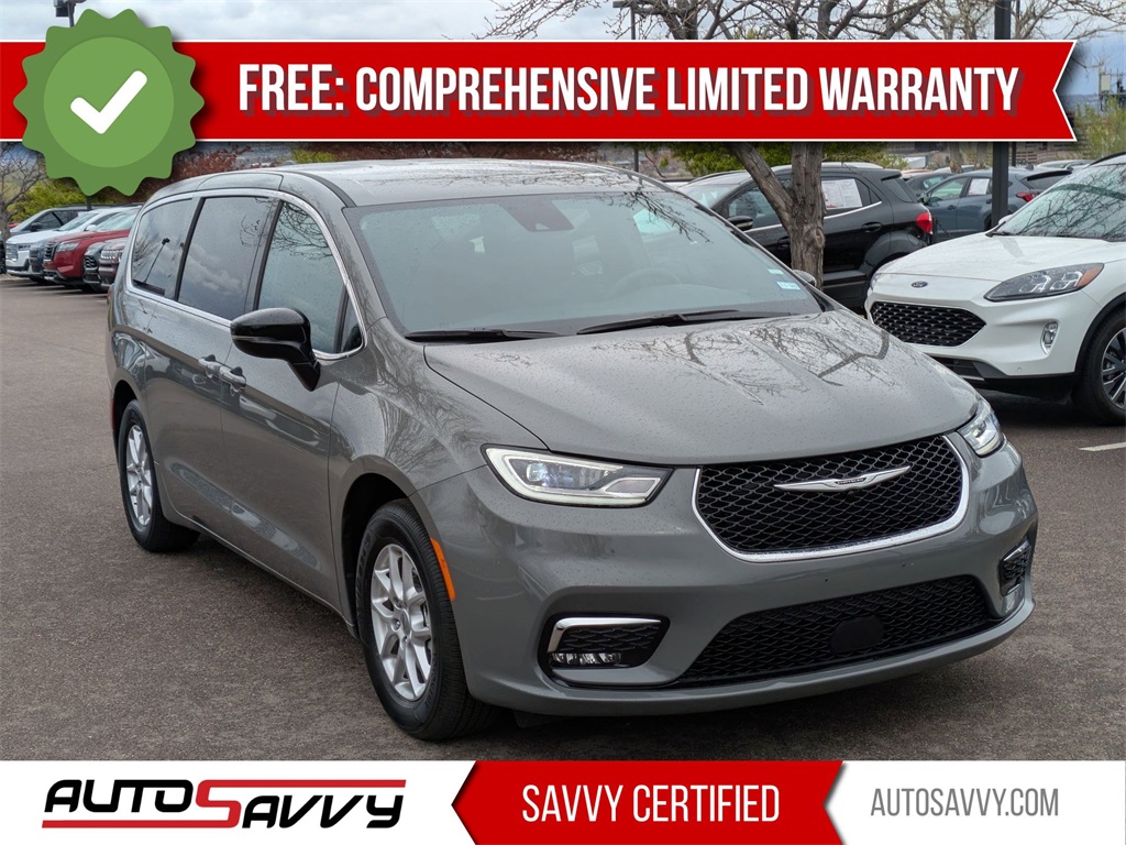 2025 Chrysler Pacifica Select's photo