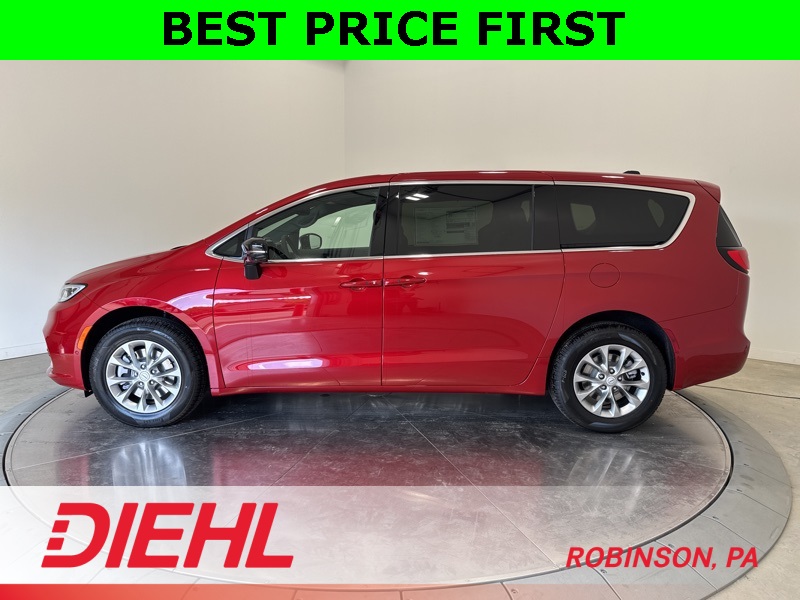 2026 Chrysler Pacifica photo 4