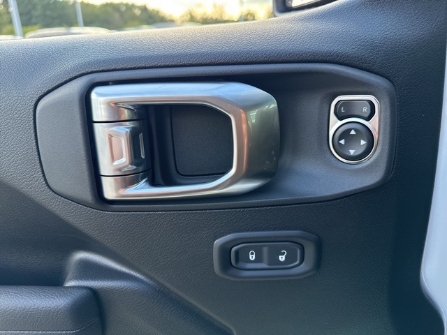 2025 Jeep Gladiator Mojave photo 8