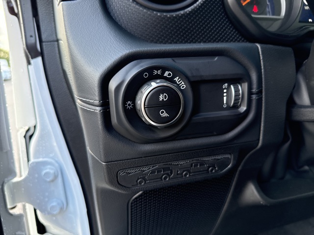 2025 Jeep Gladiator Mojave photo 9