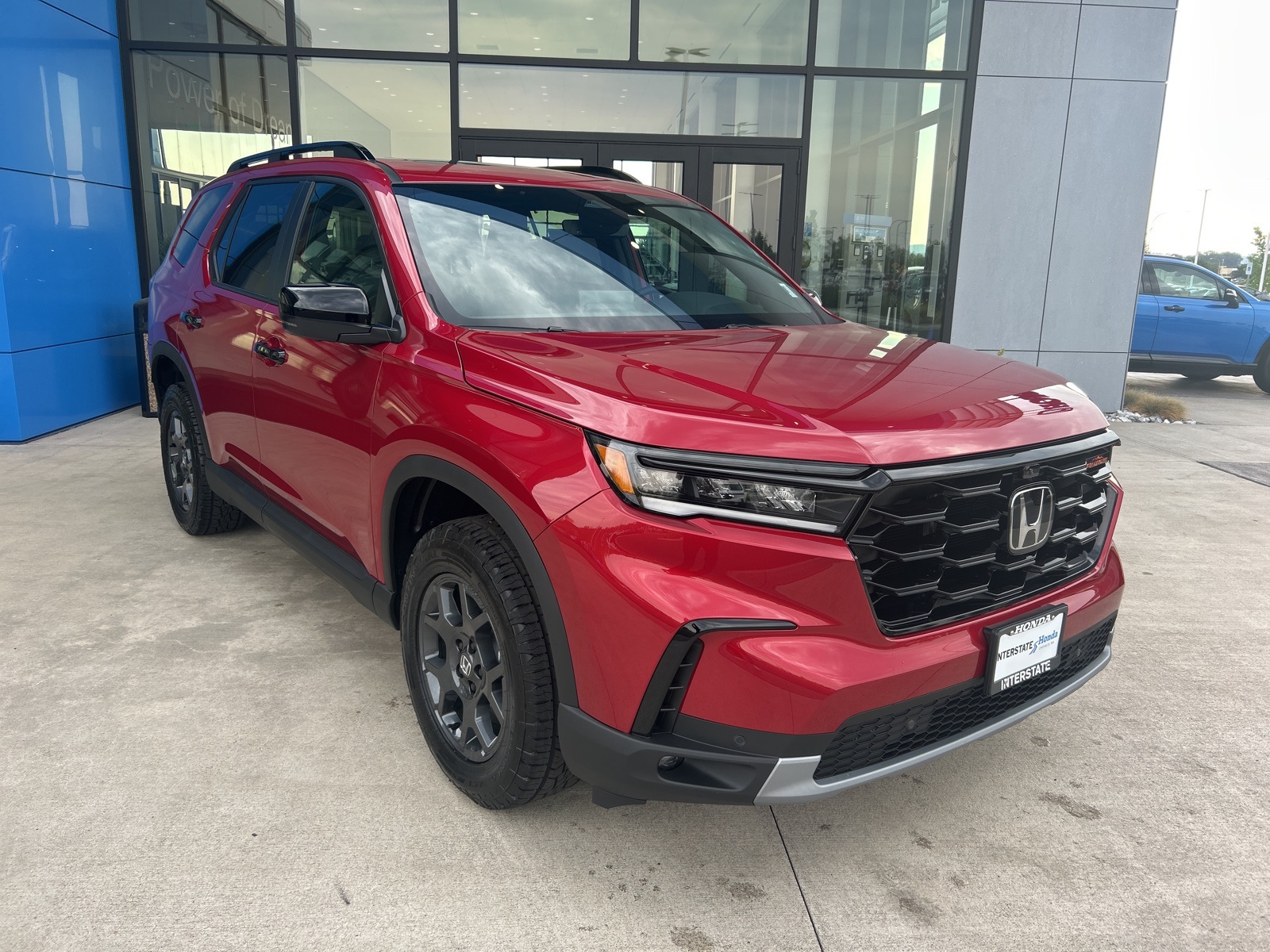 2025 Honda Pilot TrailSport photo 3