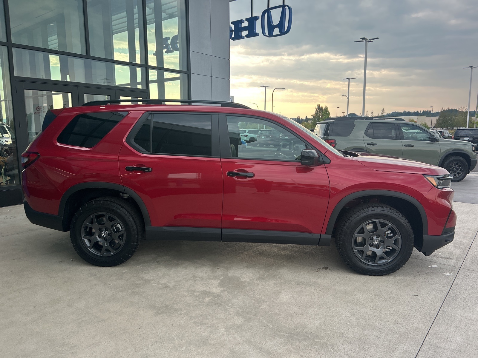 2025 Honda Pilot TrailSport photo 4