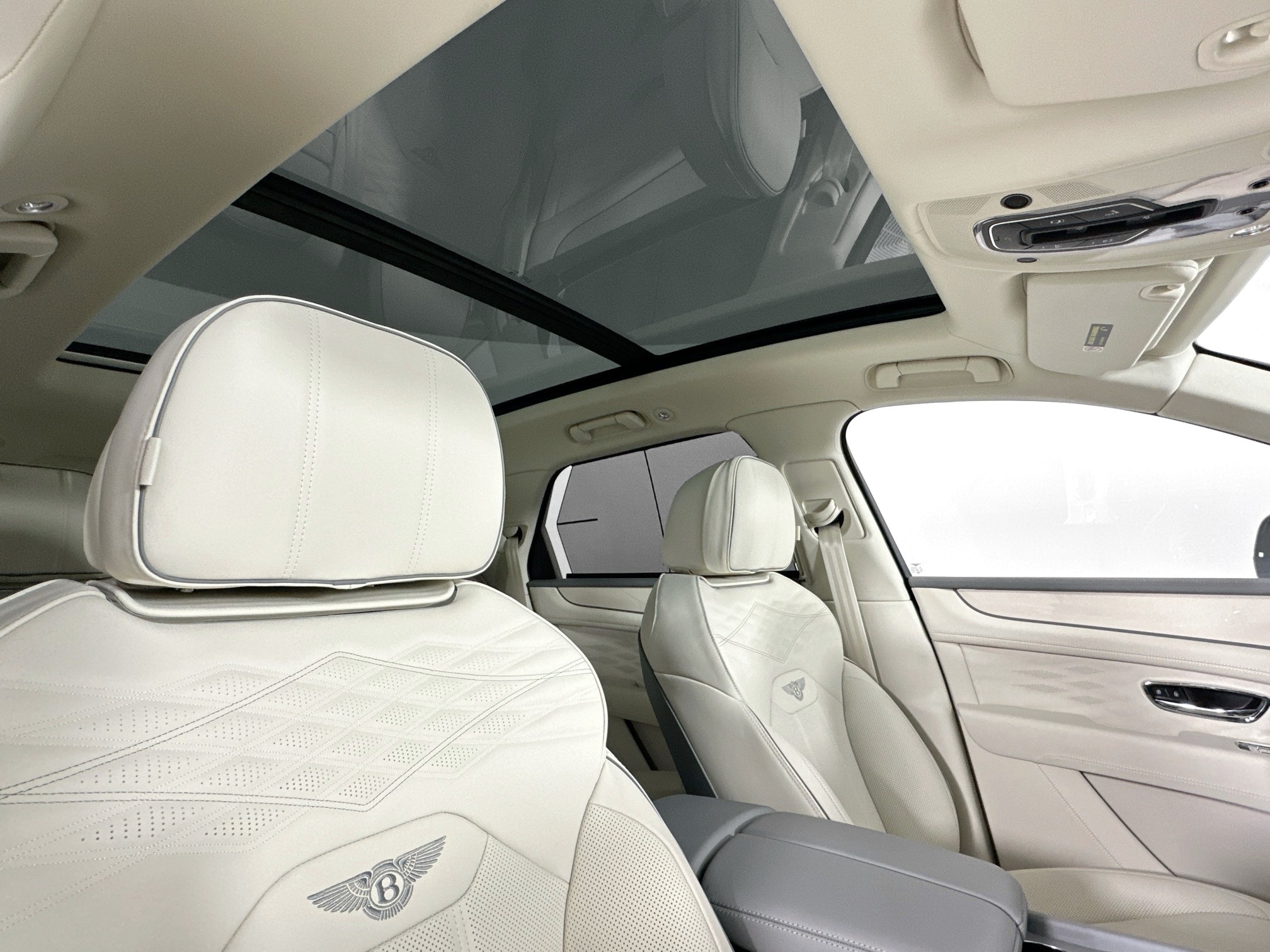 new 2025 Bentley Bentayga car