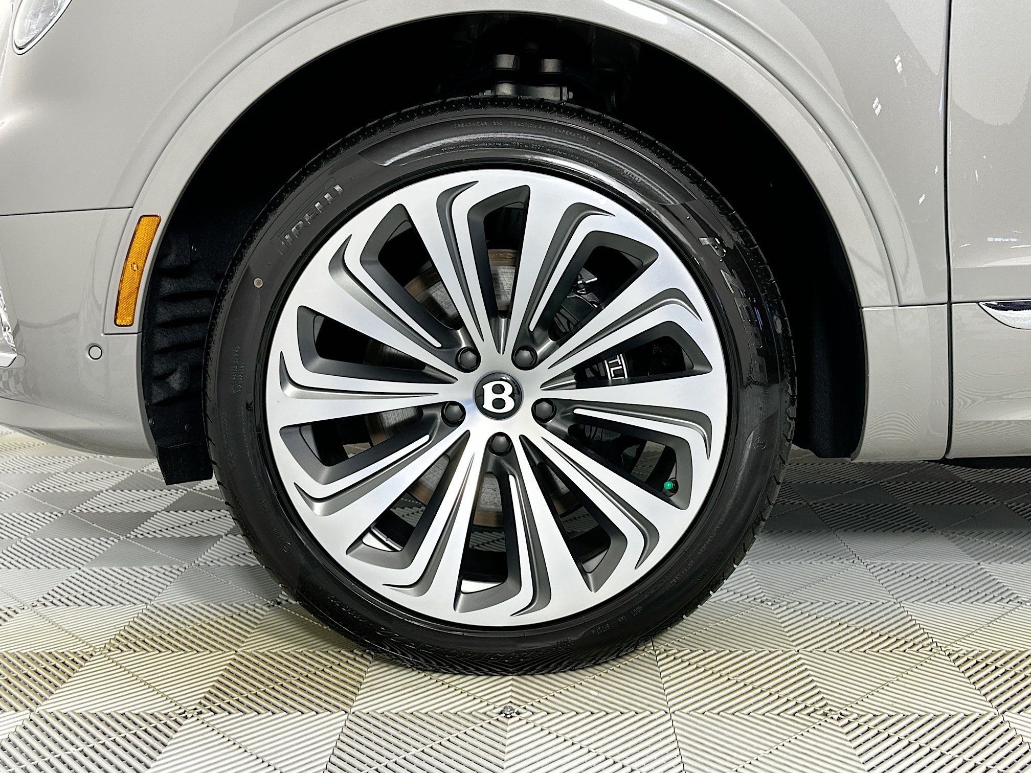 new 2025 Bentley Bentayga car