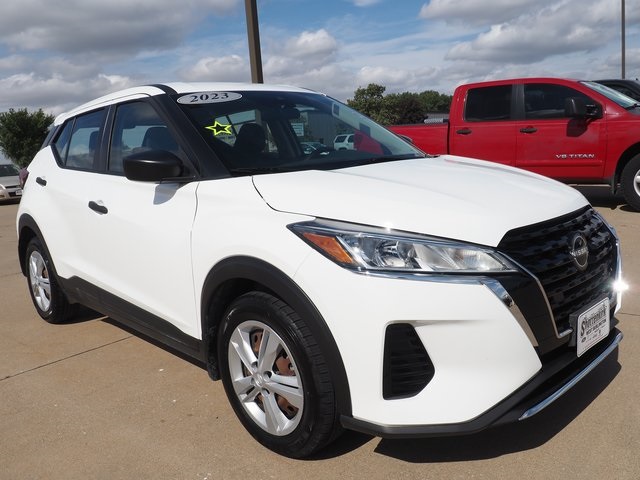 2023 Nissan Kicks S photo 3