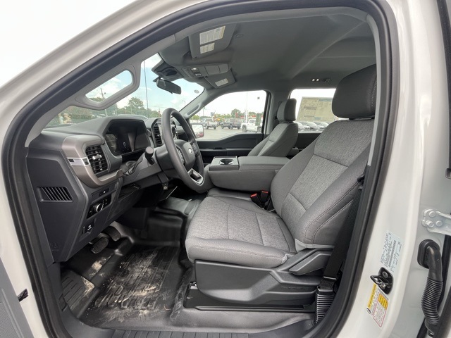 2025 Oxford White Ford F-150 XL 4X4 Truck