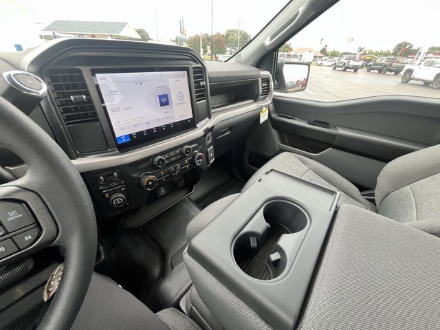 2025 Oxford White Ford F-150 XL 4X4 Truck