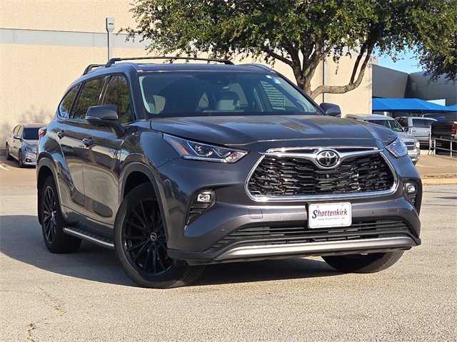 2023 Toyota Highlander Platinum's photo