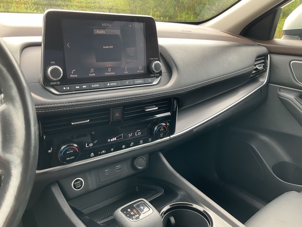 2021 Nissan Rogue SV photo 5