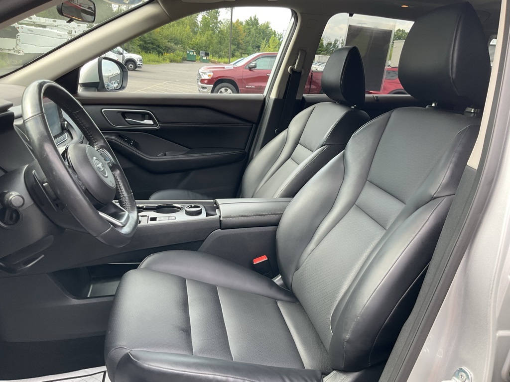 2021 Nissan Rogue SV photo 11