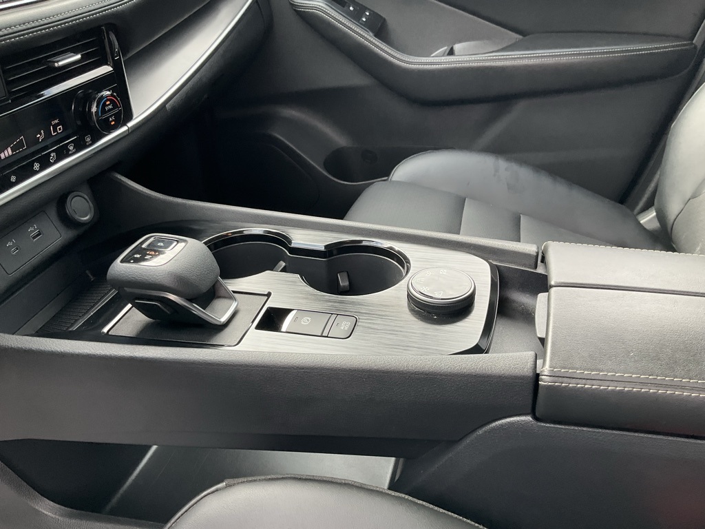 2021 Nissan Rogue SV photo 13