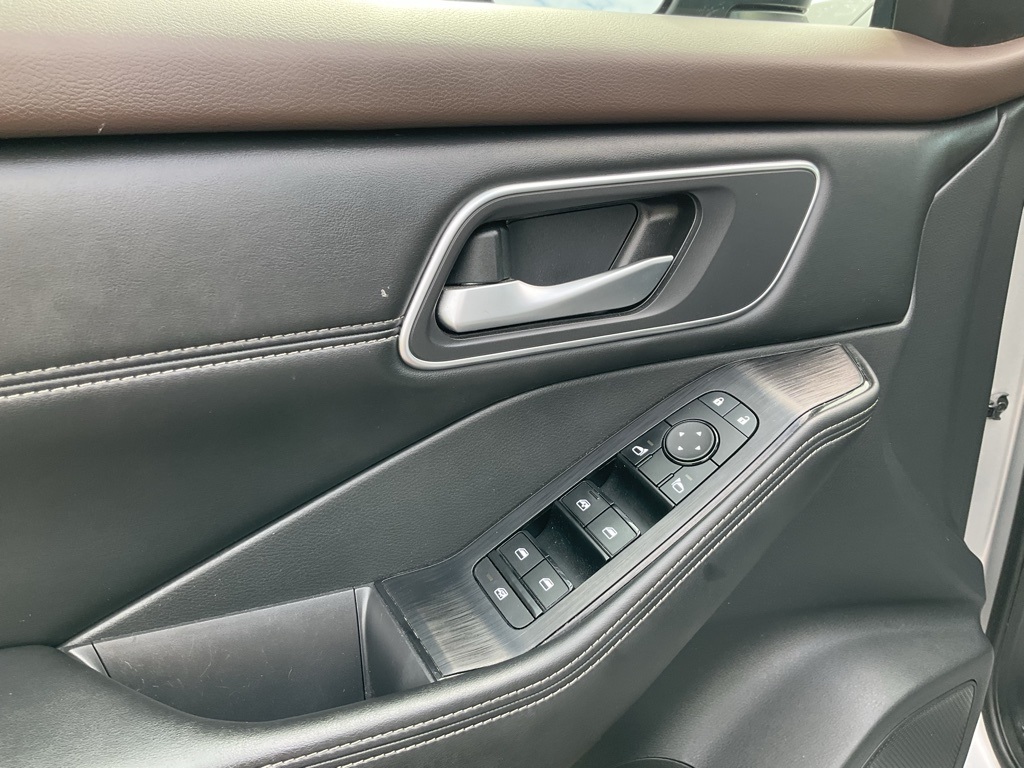 2021 Nissan Rogue SV photo 15