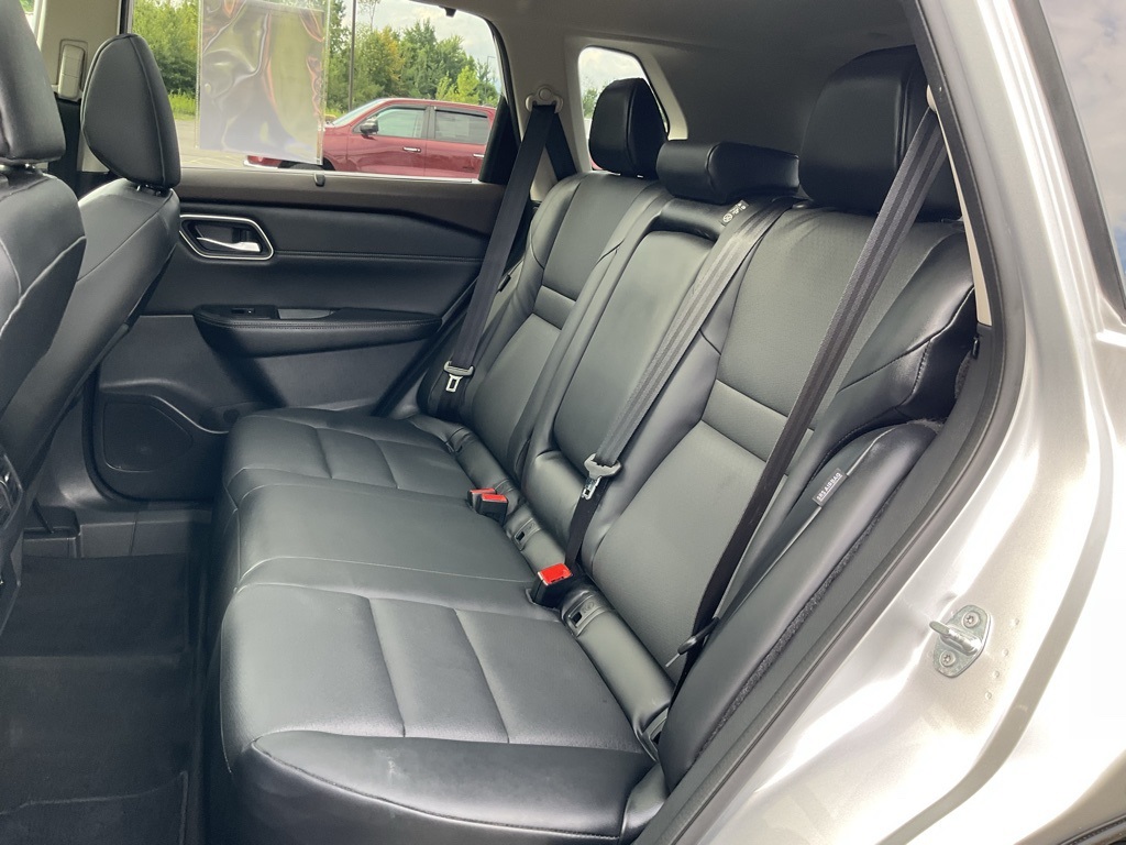 2021 Nissan Rogue SV photo 16