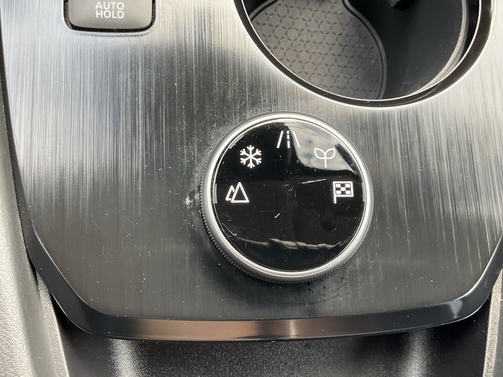 2021 Nissan Rogue SV photo 2