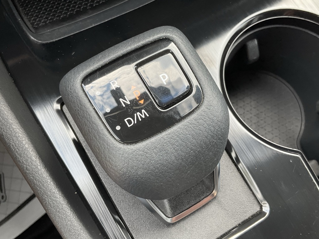 2021 Nissan Rogue SV photo 3