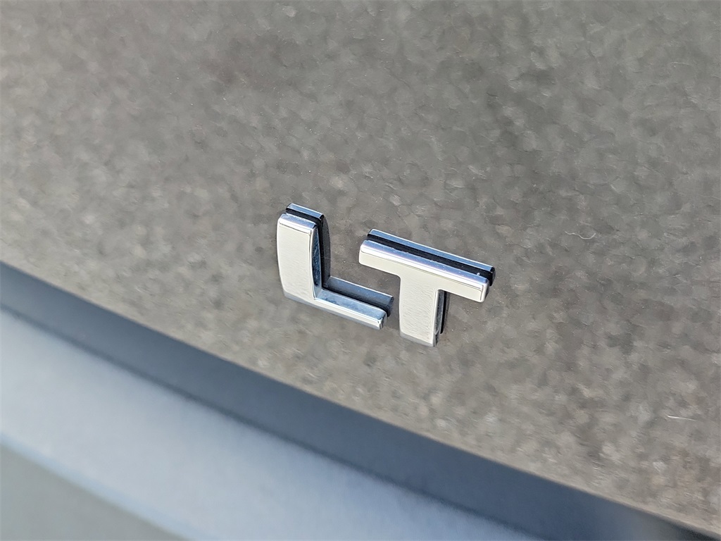 2023 Mosaic Black Metallic Chevrolet Traverse LT AWD SUV