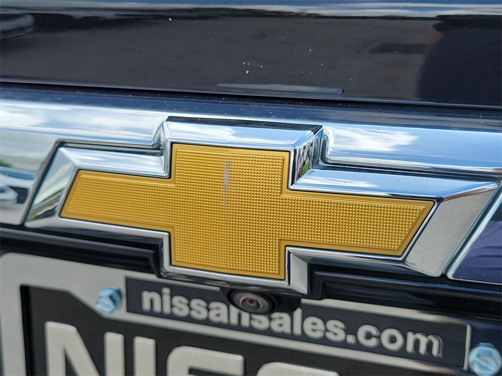 2023 Mosaic Black Metallic Chevrolet Traverse LT AWD SUV