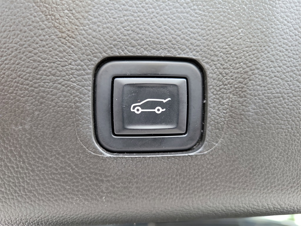 2023 Mosaic Black Metallic Chevrolet Traverse LT AWD SUV