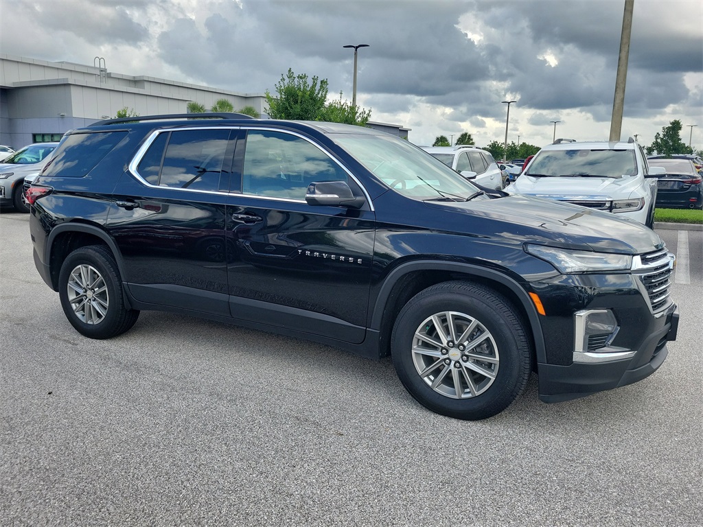 2023 Mosaic Black Metallic Chevrolet Traverse LT AWD SUV