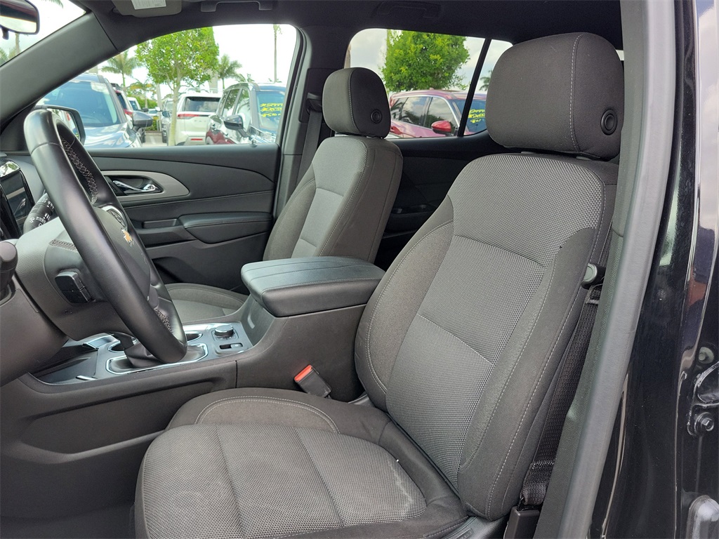 2023 Mosaic Black Metallic Chevrolet Traverse LT AWD SUV