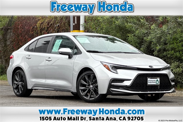 2025 Toyota Corolla SE's photo